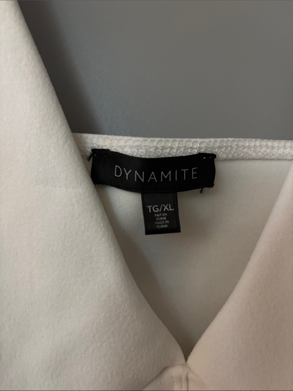 Dynamite White Sleeveless V-Neck Top - Picture 3 of 5